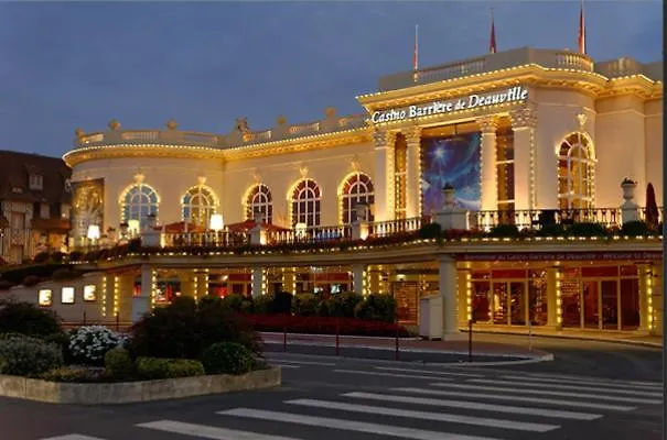 Apartment Deauville-les Marinas,vue Et Bassin